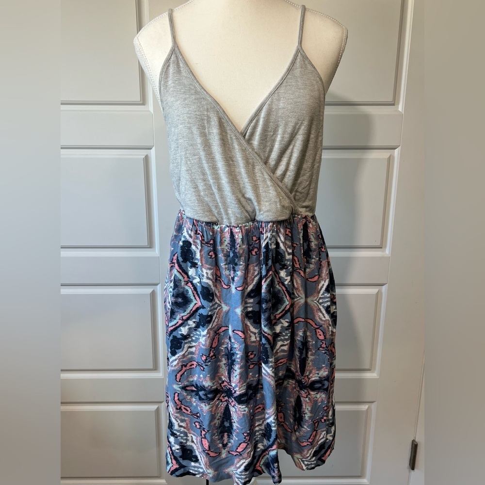 Roxy Sleeveless Dress Gray Top Elastic Waist Abstract‎ Print Casual